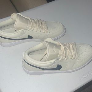 Air Jordan 1 low Coconut Milk